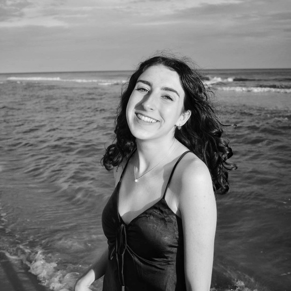 Meet your Posher, Courtney - Picture 1 of 1